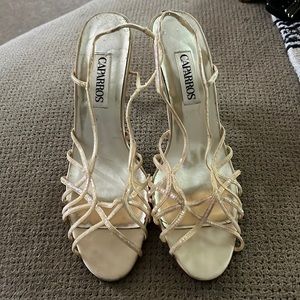 Delicate sequined dress shoes